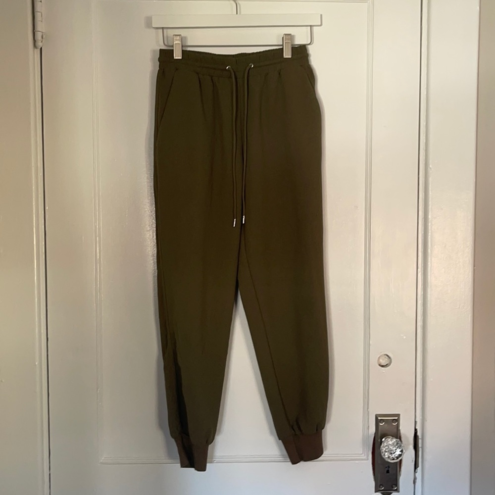 Comfy forest green joggers perfect for the holidays !